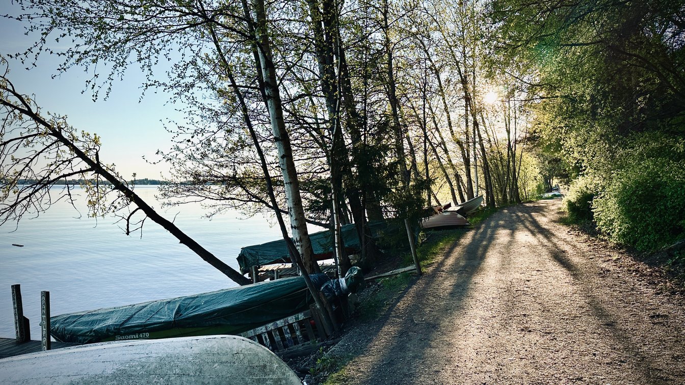 Tampere lake walk path